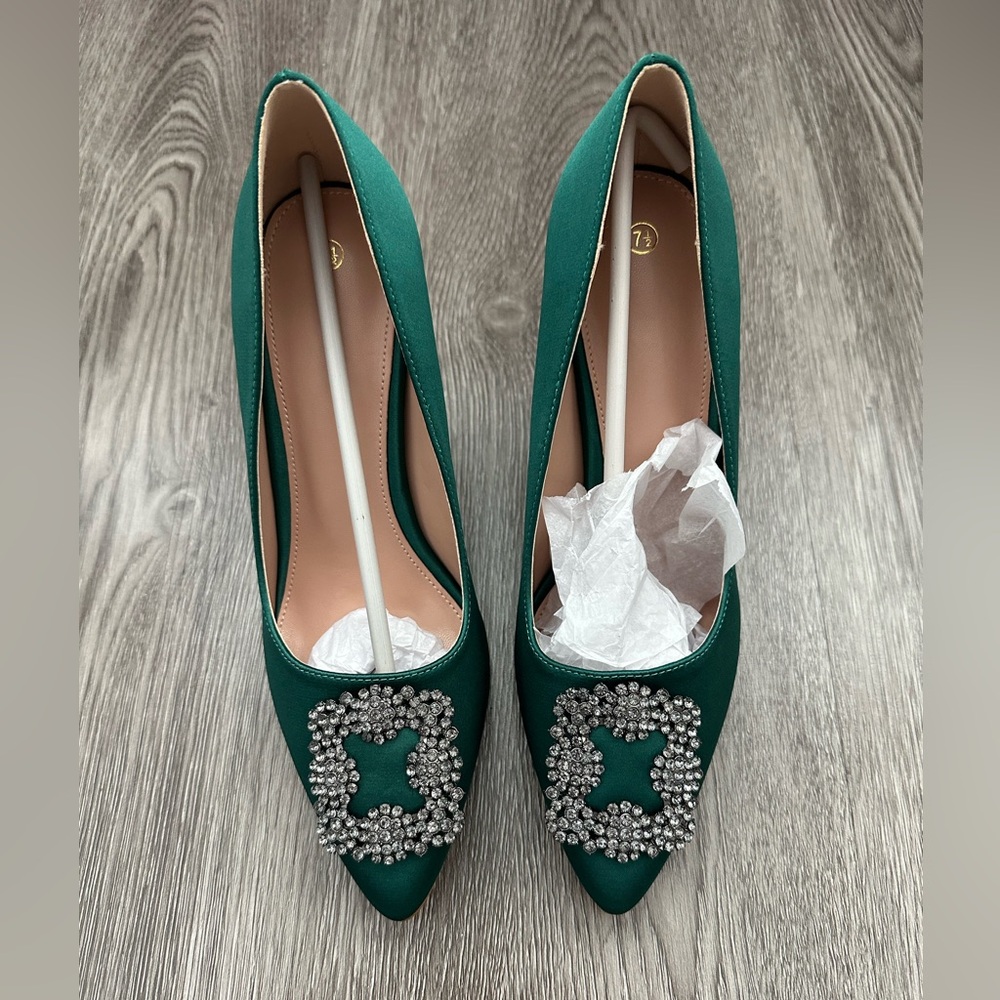 Elegant Green Women's heels with Embellished Buckle